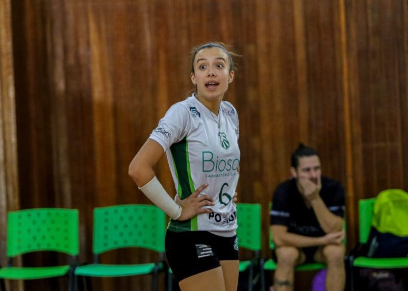 Poços-caldense de 14 anos é aprovada em peneira de vôlei no Mackenzie em BH