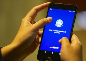 Emprego sem carteira assinada atingiu volume recorde em 2022