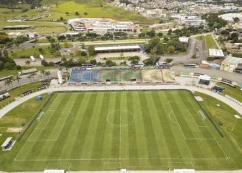 Ronaldo Fenômeno volta a criticar gramado do Ronaldão em Poços de Caldas