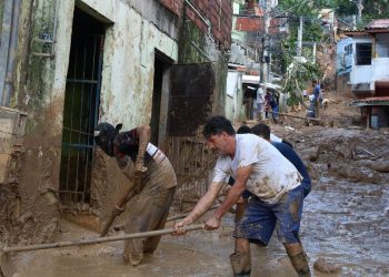 Campanha arrecada produtos para ajudar pessoas atingidas pelas chuvas do litoral de SP