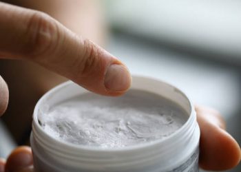 Anvisa proíbe venda de pomadas modeladoras usadas para trançar cabelos