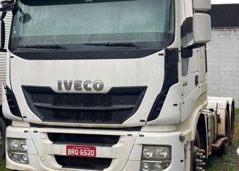 Receita Federal doa caminhão e mercadorias avaliadas em mais de R$600 mil para órgãos de Poços e região