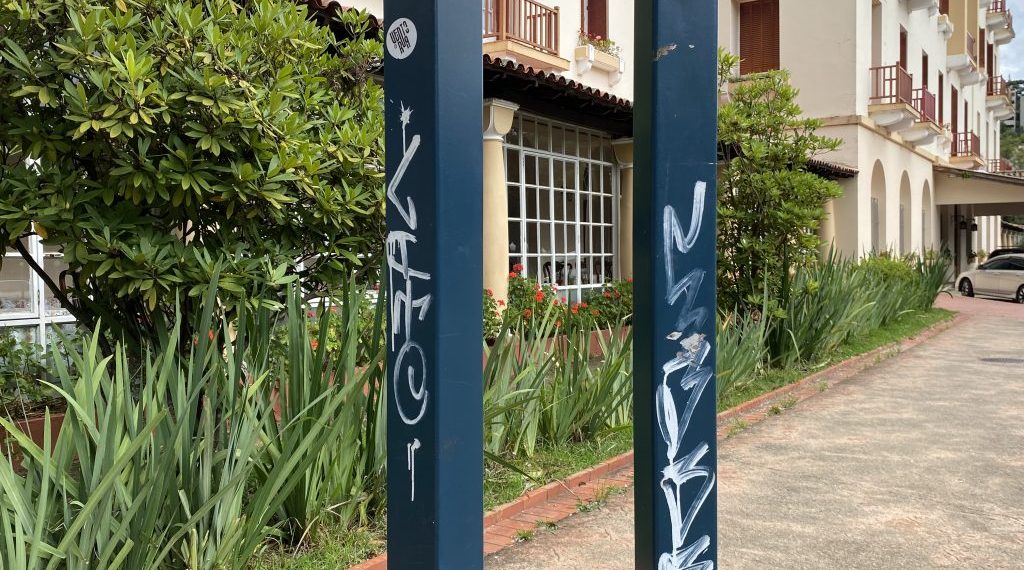 Prefeitura de Poços está intensificando ações contra pichações