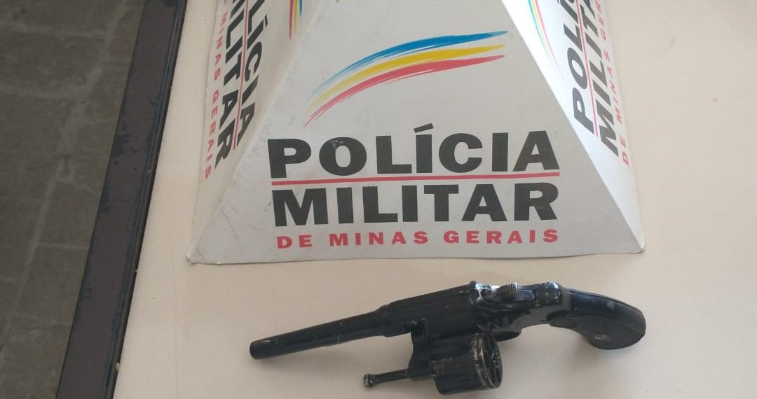 PM intervém em briga de trânsito e prende homem armado em Poços de Caldas