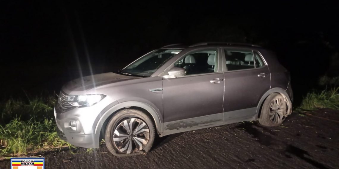 Carro é encontrado abandonado em Rodovia após acidente em Poços
