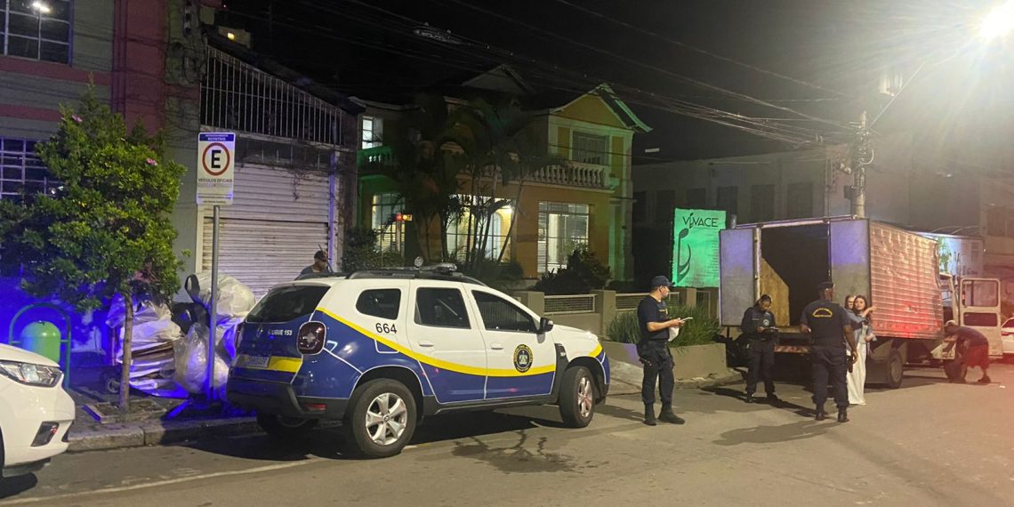 Caminhão em situação irregular é apreendido no centro de Poços de Caldas