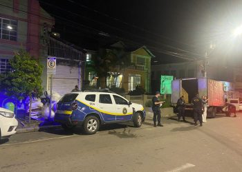 Caminhão em situação irregular é apreendido no centro de Poços de Caldas
