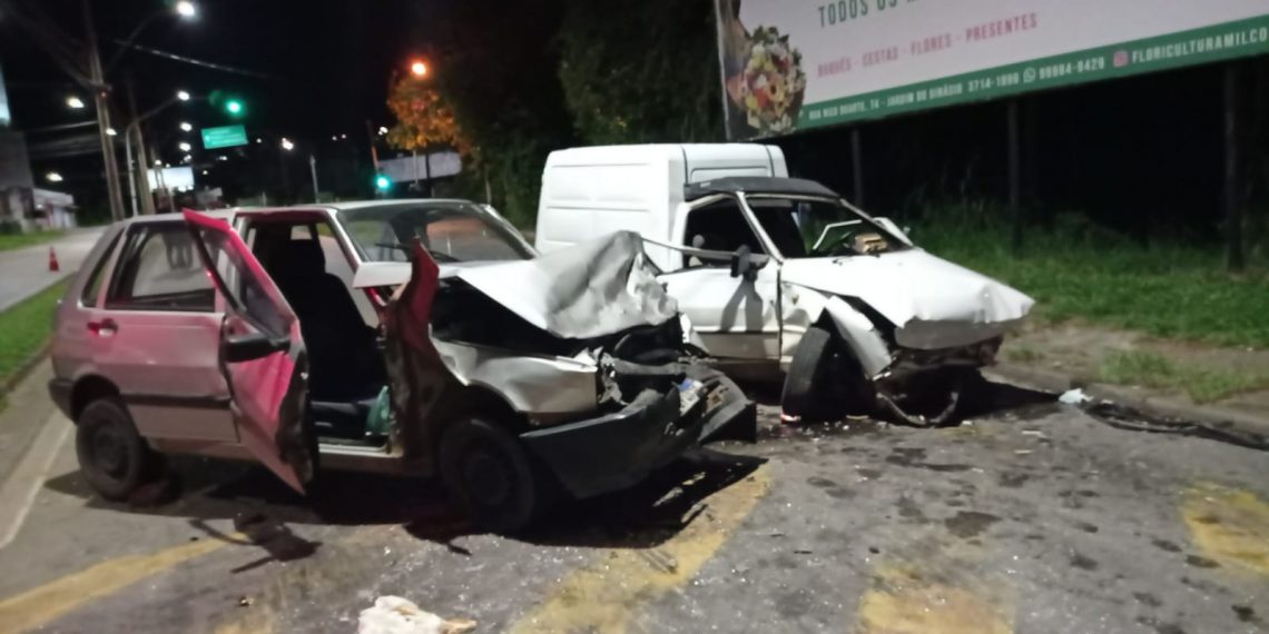 5 pessoas ficam feridas em acidente em Poços de Caldas