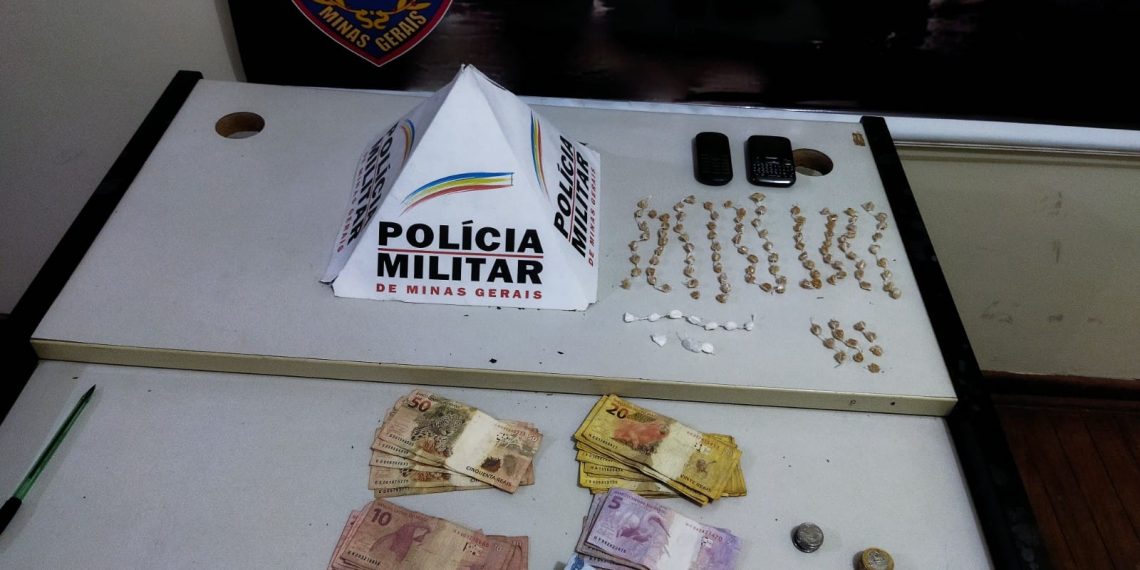 Adolescente é apreendido com drogas prontas para a venda em Poços