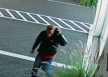 Vídeo: Bandido quebra vidraça de concessionária, furta peças e causa prejuízo de R$ 20 mil em Poços