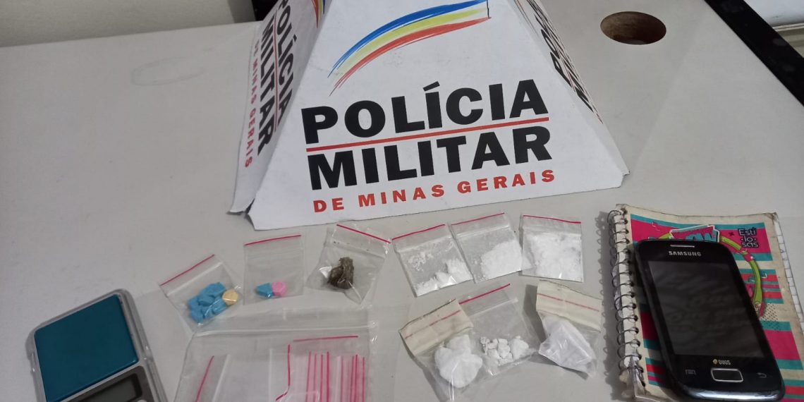 Tráfico de drogas: PM cumpre mandado de busca e apreensão contra adolescente em Poços