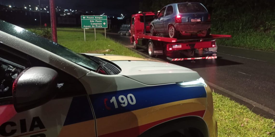 Dona de carro é detida por deixar condutor inabilitado conduzir o veículo