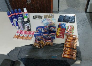 Ladrão é preso pela PM após roubar farmácia e ameaçar funcionários com faca em Poços