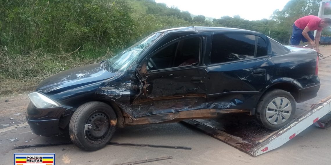 Bebê de 03 anos está entre os feridos de acidente envolvendo dois veículos na MGC-267