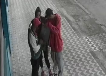 Criminosos quebram porta de cafeteria, furtam dinheiro e notebook em Poços de Caldas