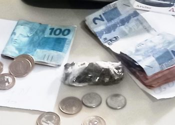 Dupla é flagrada com droga no centro de Poços de Caldas