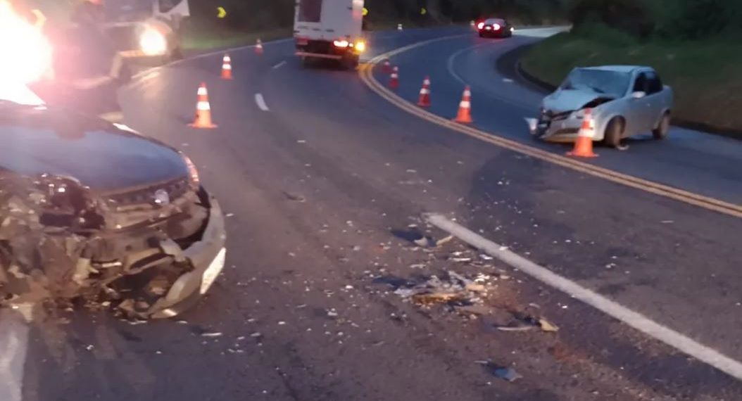 Acidente entre dois carros deixa três mulheres feridas em Águas da Prata