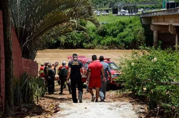 Encontrado carro que pode ser de jovem poços-caldense que caiu em rio