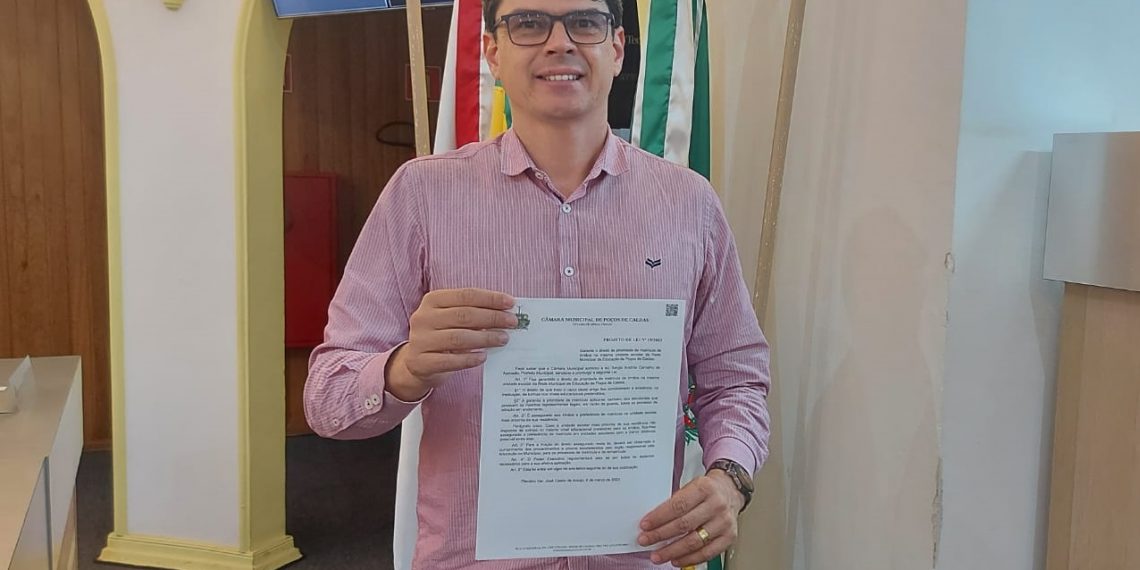 Projeto de Vereador garante prioridade de matrícula de irmãos na mesma escola em Poços