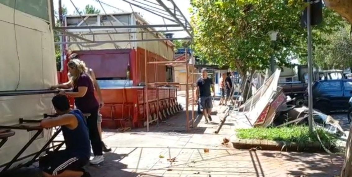 Fim: trailers de lanche começam a ser desmontados em Poços de Caldas