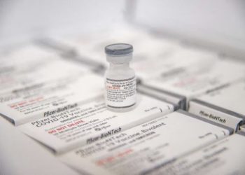 Vacinação bivalente contra COVID-19 para pessoas a partir de 60 anos começa nesta quinta (16)