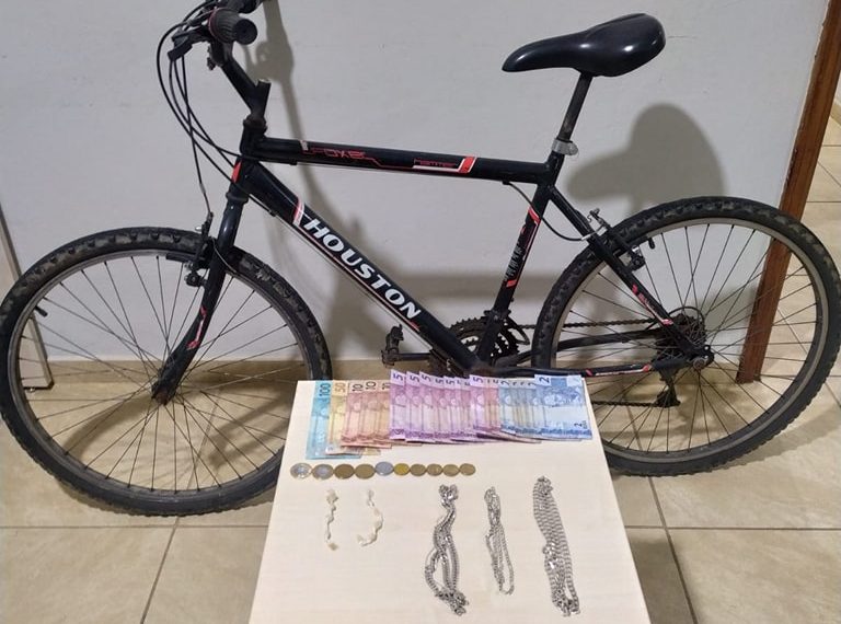 Dupla é presa por receptação e tráfico de drogas em Andradas