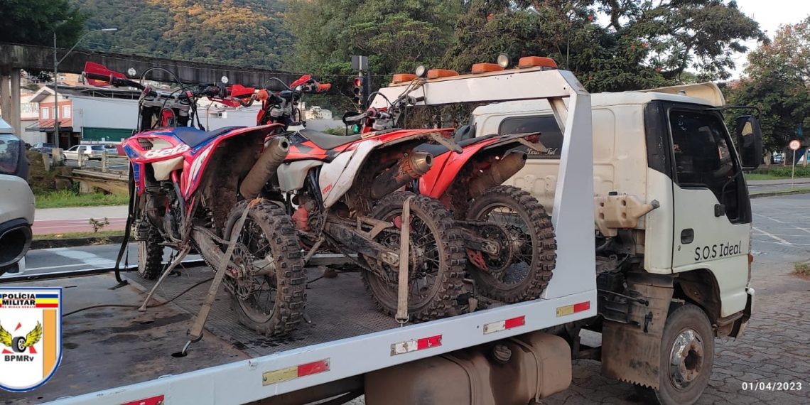 Motocicletas de trilhas são apreendidas em Poços de Caldas
