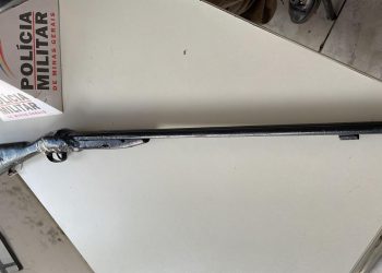 Homem é flagrado com espingarda próximo a presídio 