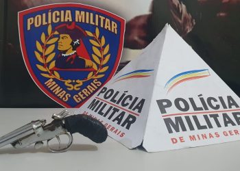 Adolescente é apreendido com revólver perto de supermercado em Poços 