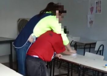 VÍDEO|  Servidora obriga aluna atendida na APAE a limpar mesas em Poços