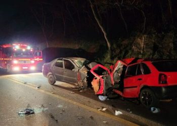 Motoristas morrem após colisão frontal no sul de Minas