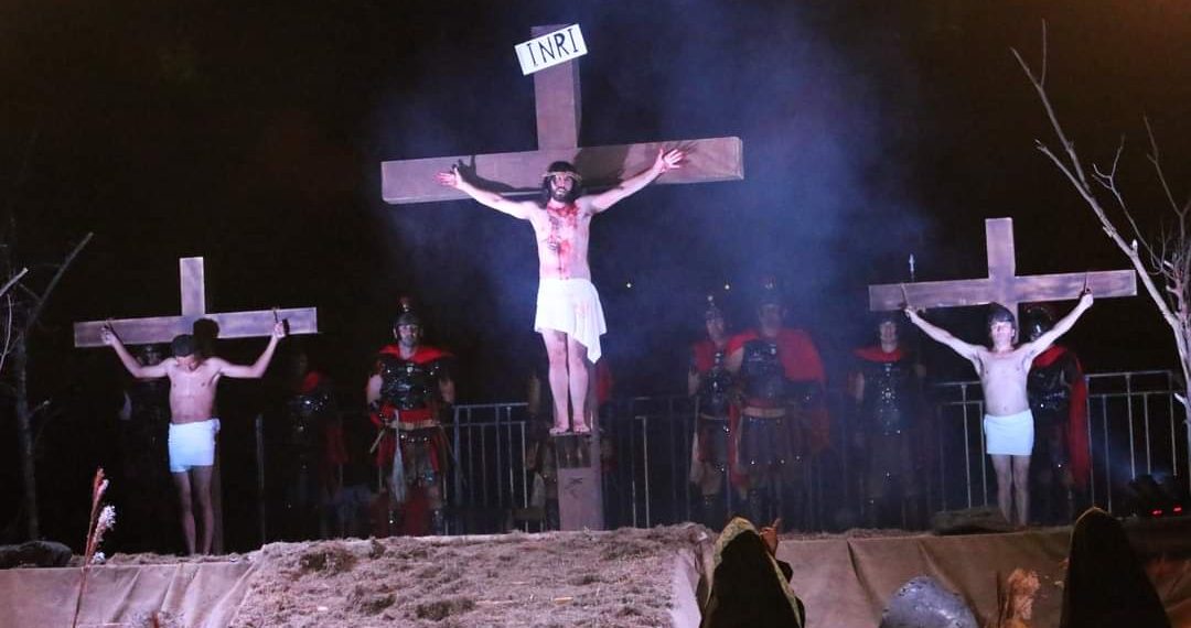 Encenação ‘Paixão e Morte de Cristo na Cruz’ volta aos palcos nesta Sexta-feira Santa em Poços de Caldas