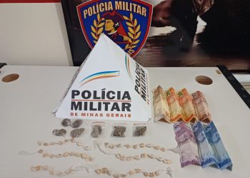 Adolescente é apreendido com 50 pedras de crack em Poços