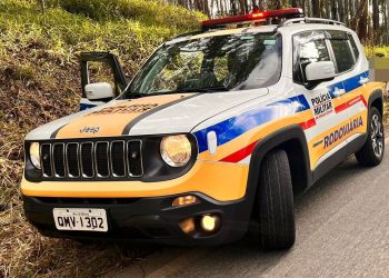 Condutor inabilitado é preso por direção perigosa em Poços