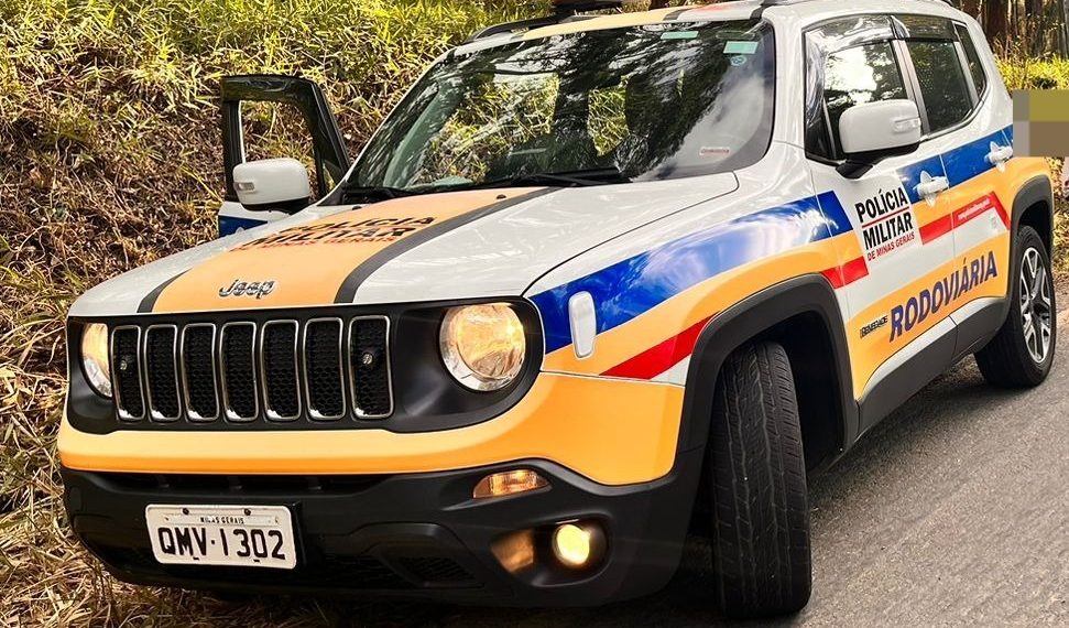 Condutor inabilitado é preso por direção perigosa em Poços