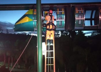 5 pessoas ficam presas em vagões de monotrilho de resort Poços de Caldas