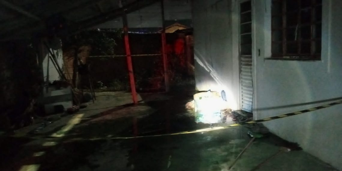 Incêndio em residência é controlado pelos Bombeiros na zona sul em Poços