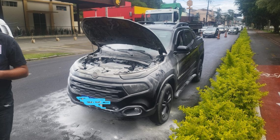 Guardas Municipais combatem princípio de incêndio em carro em Poços
