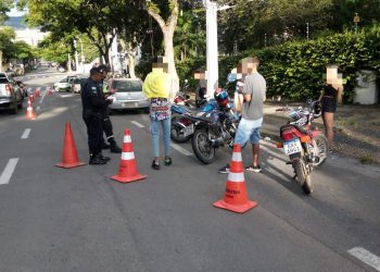 Operação em Poços de Caldas flagra dez condutores inabilitados e remove 10 veículos em menos de duas horas