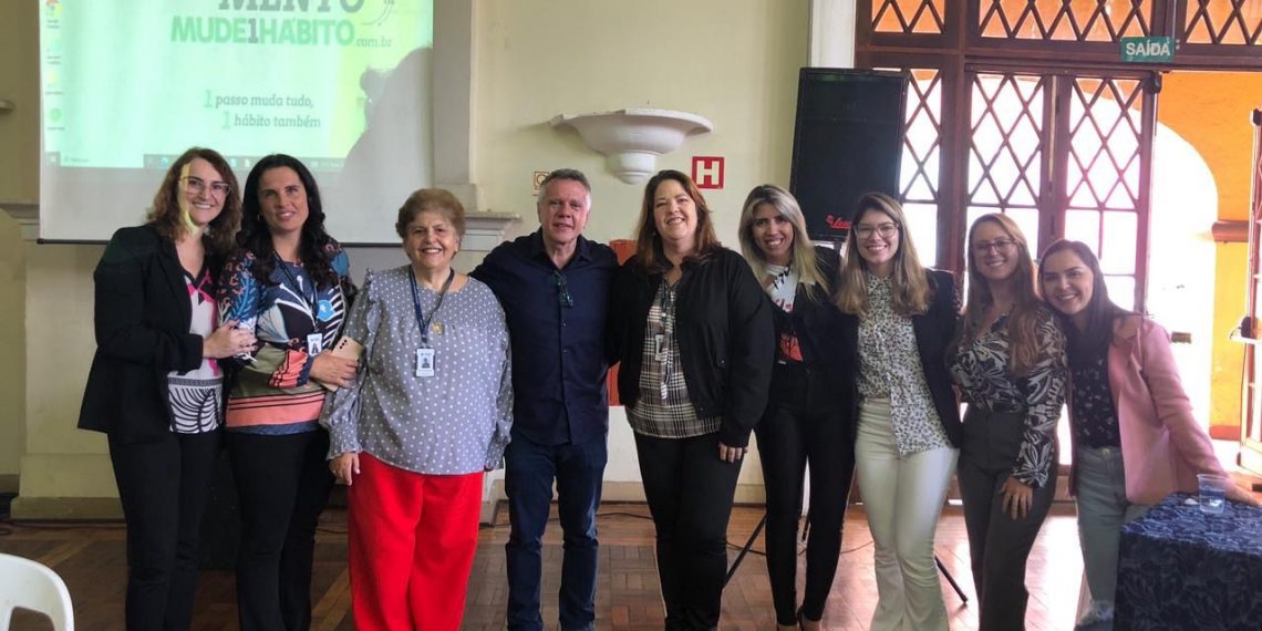 Educadores passam por capacitação com equipe MultiTEA da Unimed Poços