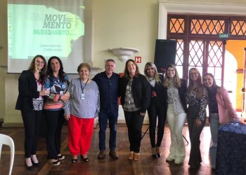 Educadores passam por capacitação com equipe MultiTEA da Unimed Poços