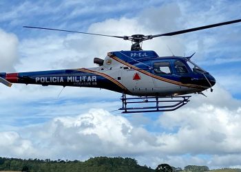 Helicóptero da 6ª BRAvE transporta médicos para captação de órgãos em Poços