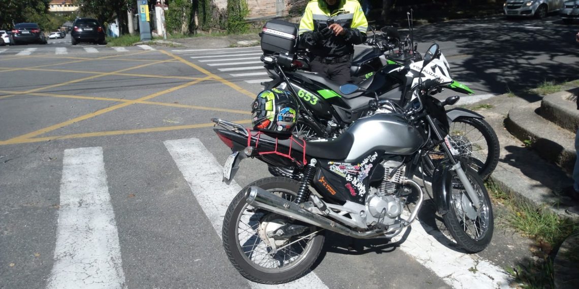 Moto utilizada para diversas infrações de trânsito é apreendida em Poços de Caldas
