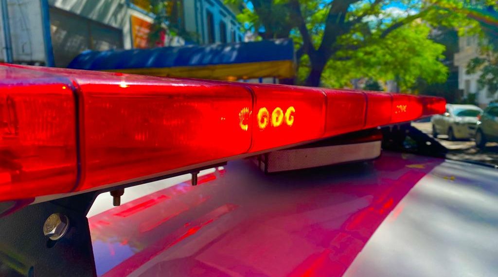 Homem que agrediu esposa e filha é flagrado com arma de fogo e acaba preso pela PMSP