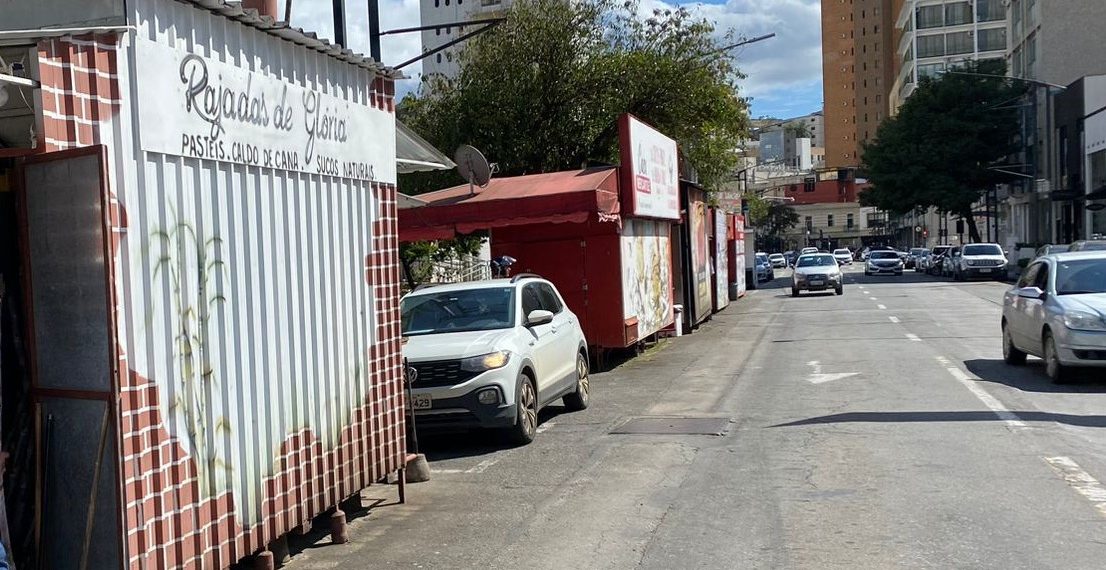 Donos de trailers da Praça dos Macacos pedem prazo de 90 dias para desocupação do local