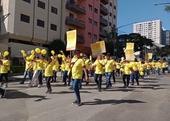 Passeata contra dengue é realizada em Poços de Caldas