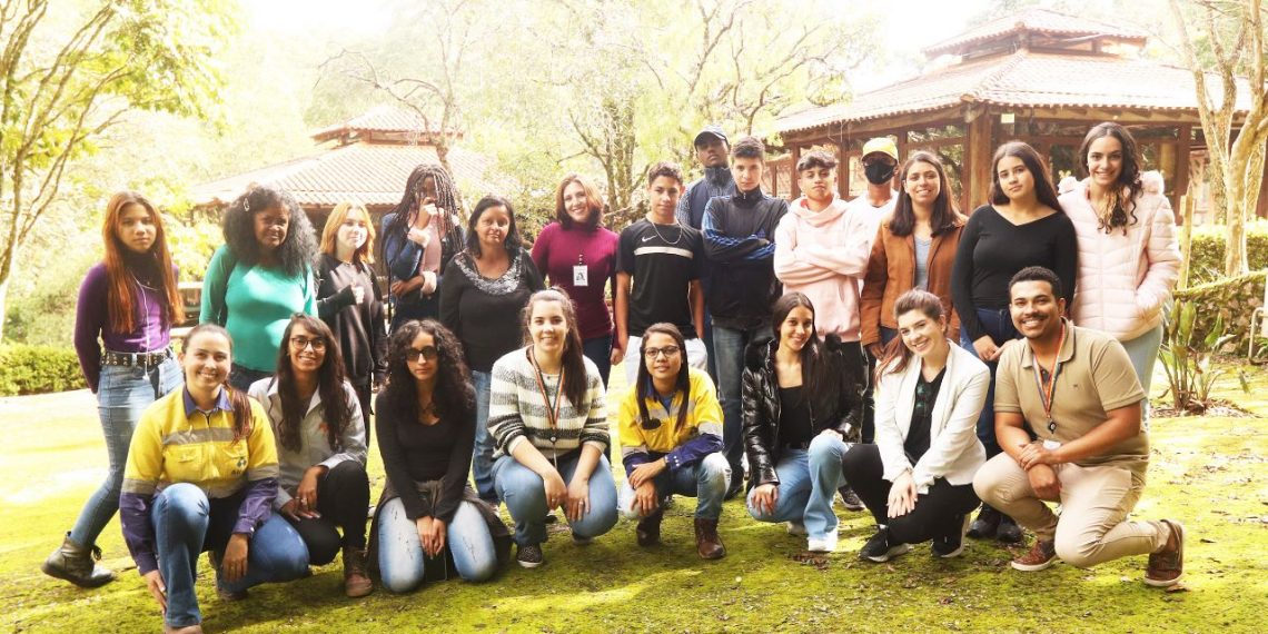 Jovens atendidos pela Abaco e Associação Bem-Viver participam do Alcoa de Portas Abertas