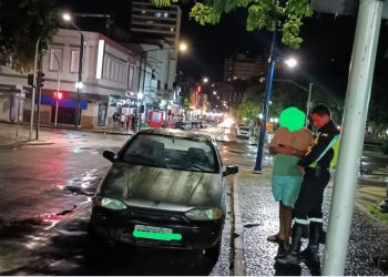 Condutor com CNH suspensa é detido após cometer crime de trânsito em Poços de Caldas