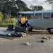 Acidente entre kombi e caminhão mata duas pessoas na BR-459