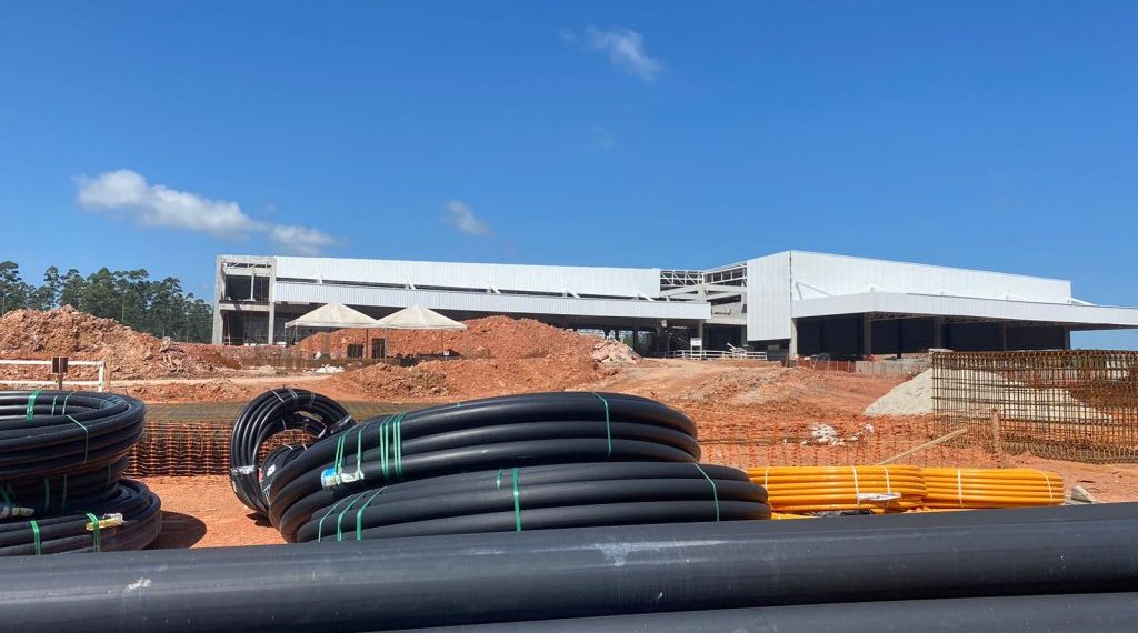 Obras da empresa que pretende gerar 500 empregos diretos em Poços de Caldas estão avançadas